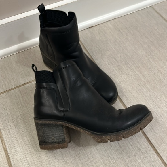 Kork-Ease beauties vegan leather booties 7.5 - Picture 2 of 6